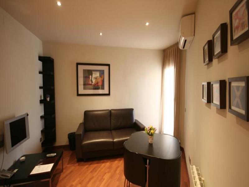 Apartamentos Turisticos Madanis L'Hospitalet de Llobregat Luaran gambar