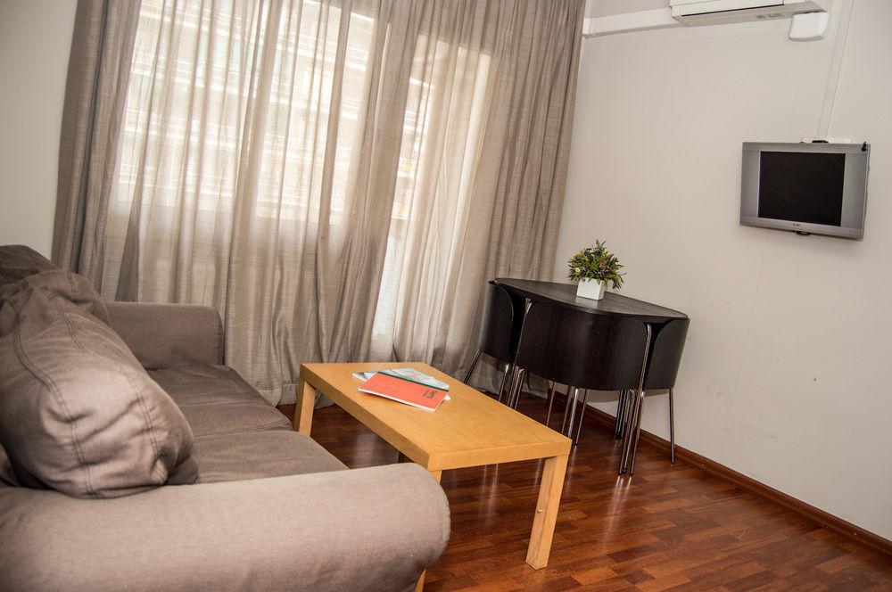 Apartamentos Turisticos Madanis L'Hospitalet de Llobregat Luaran gambar