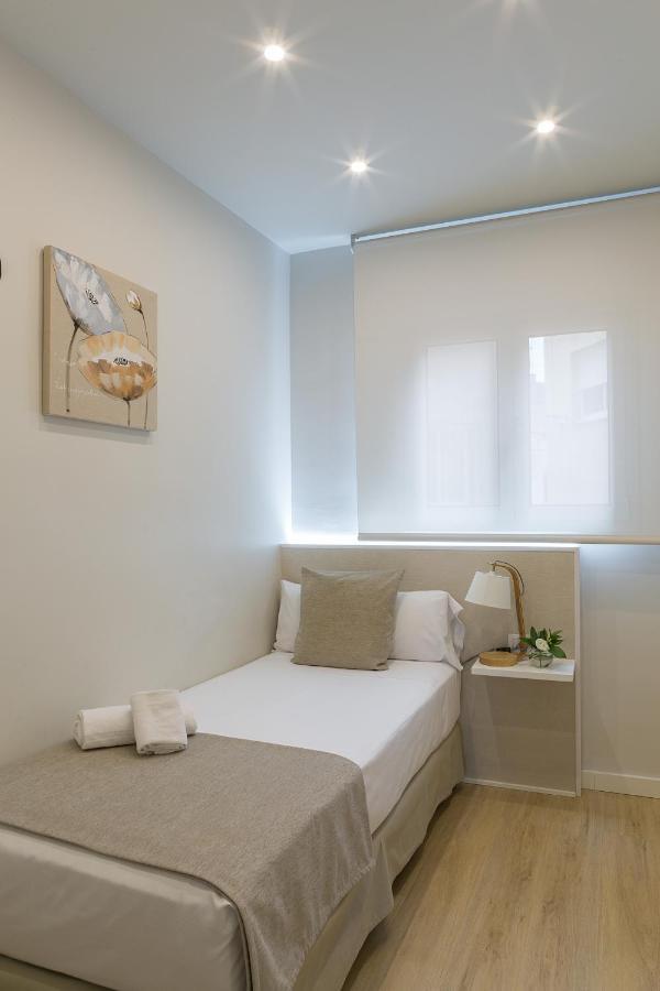 Apartamentos Turisticos Madanis L'Hospitalet de Llobregat Luaran gambar